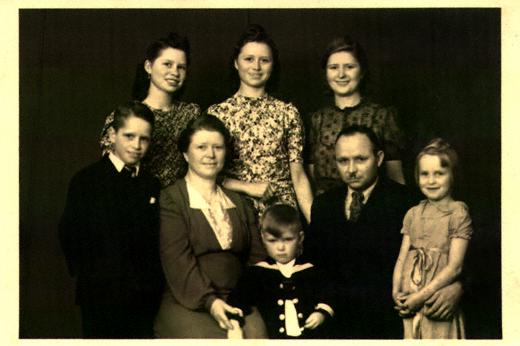 The elder ones: my father's side... (family Gemein/Verhagen) ...with brother and sisters